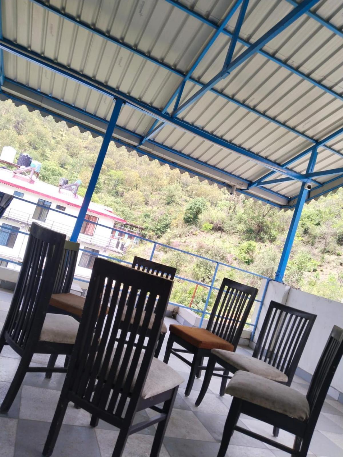 Abuzz Oxfordcaps Chanakya Hostel Solan Exterior foto